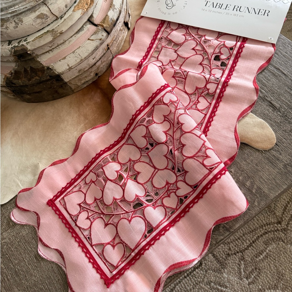 Brand NWT Secret Celebrity Hear Shaped Scalloped Edge Table Runner